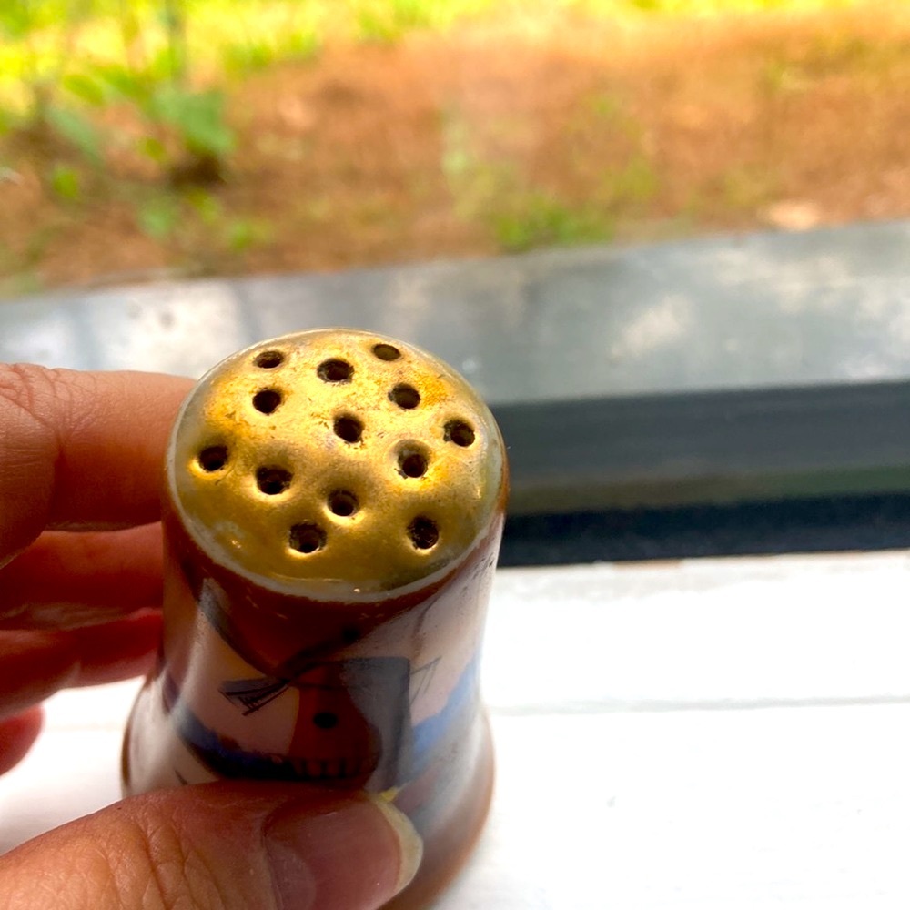 Hand-Painted Brown Ceramic Art Piece salt shaker. Made in Japan. 1940s vintage - Picture 5 of 7